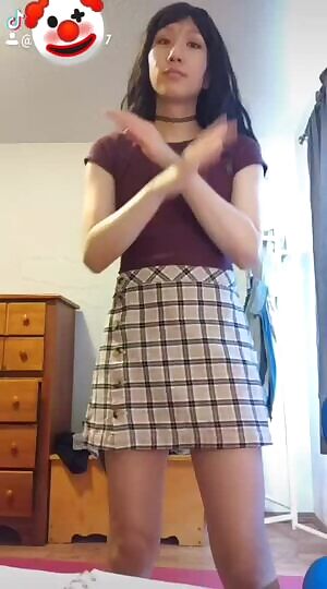 When you're so bored u make a Tik Tok even though you have no rhythm and you're too lazy to actually do it right 😂😭