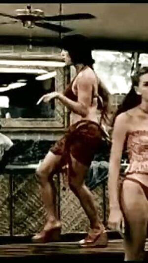 Linda Cardellini's bikini plot from a deleted scene in Scooby Doo