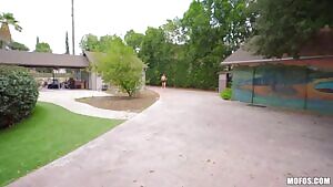 Sporty 18 YO Scarlett Bloom