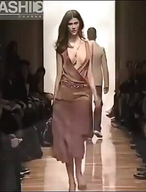 Boobs falling out on catwalk