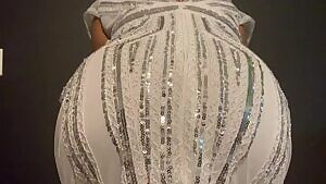 I’ve gotten so many compliments on my dress tonight 😻