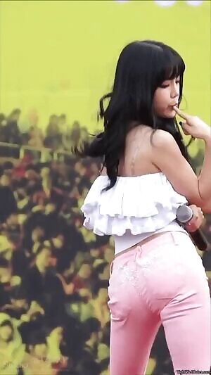 cute asian ass shake