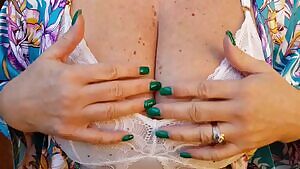 Early morning boob reveal and play xx 54yo  🇦🇺💋