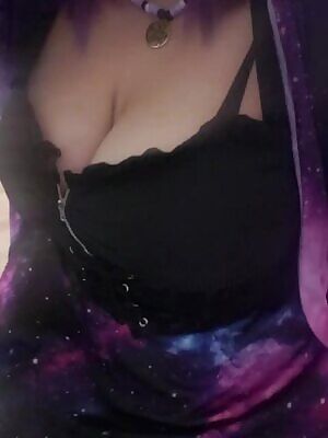 Just wanna squeeze my tits around a big cock and get covered in cum. 😅