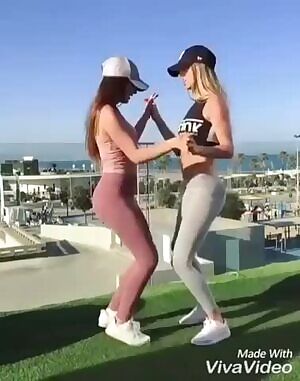 2 girls dancing the Bachata