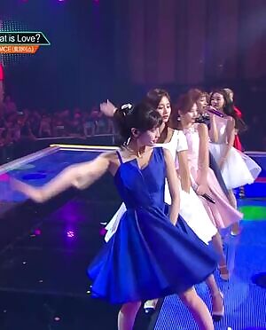 TWICE - Momo & Nayeon