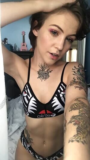 New bralette with matching panties! loving the way my lip jewelry looks with my makeup as well 😊