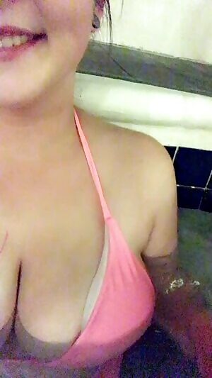 Who wants to play with me in the hot tub? GI