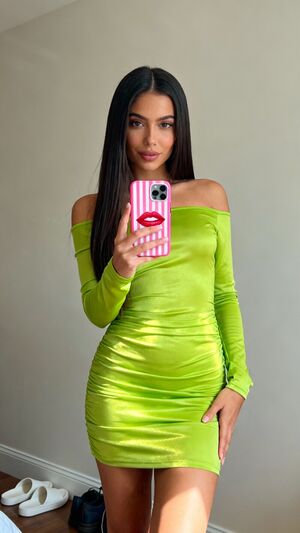 Tight Skirts & Dresses Amateur Bimbo