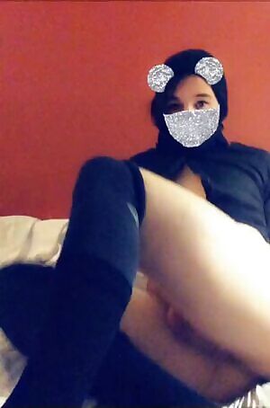 Posing with my bare butt~