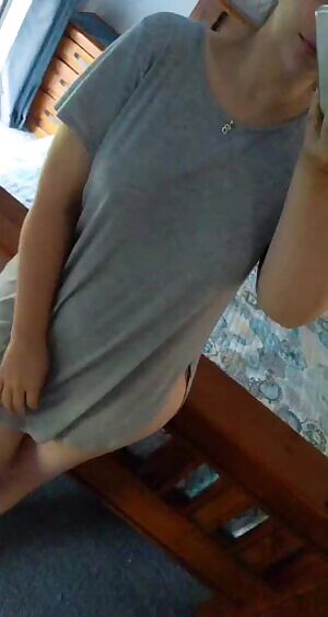 Had a terrible morning, so here's a shirt lift to brighten both our days 😘