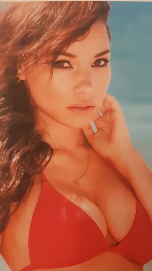 Jessica Parker Kennedy swimming in cum