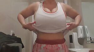 Bursting out of the sides of my sports bra, I need to set them free! xx 54yo  🇦🇺💋
