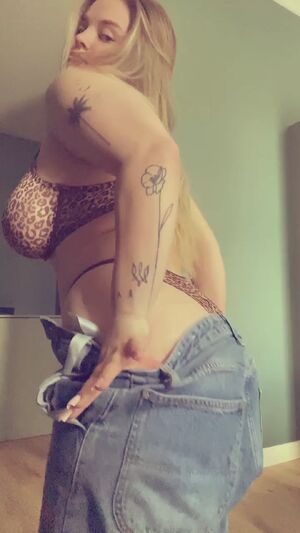 Big Booty Whooty Amateur MILF NSFW