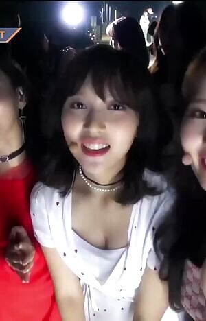 Twice - Mina & Jihyo