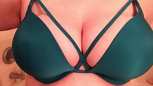 Cum get off with me tonight. 36DD tits and a wet pussy for your eyes only! chat with live custom , and  friendly