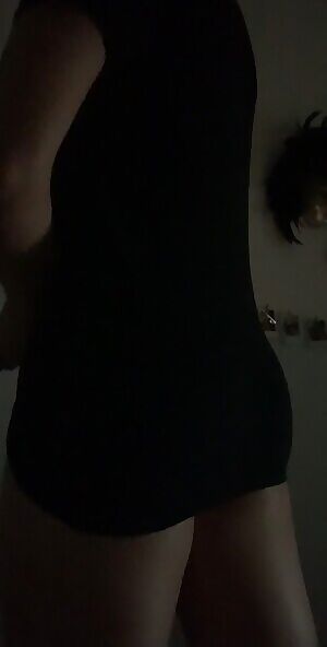 Confinement has me so bored... Come entertain me? ;)