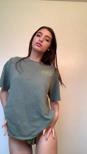 Here’s what’s underneath the big T-shirts ☺️