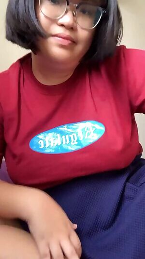 Skirt without panties is the best combo😛