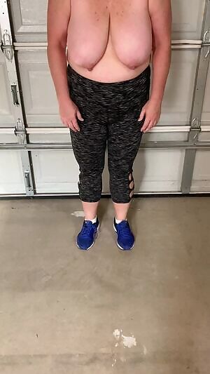 Topless Jumping Jacks with large heavy titties!! Definitely harder without wearing a sports bra.