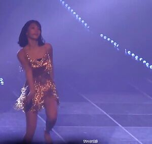 TWICE - Momo