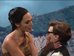 Gal Gadot kissing Kate McKinnon