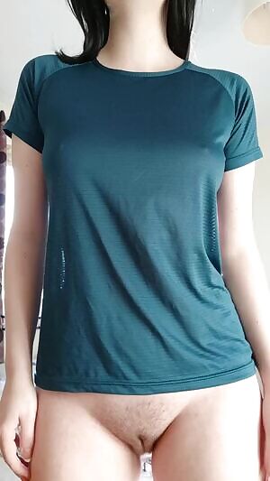 A titty drop in one of my comiest tops. I really love this colour too! ;)