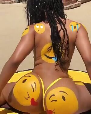 big booty emoji twerk
