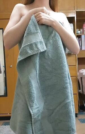 Just got out of the shower 💦 wish someone could've joined me :/