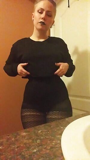 I didn't go out or NYE, but i dressed up for it... Sorta lol