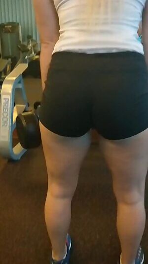 Booty Workout In The Hotel Gym