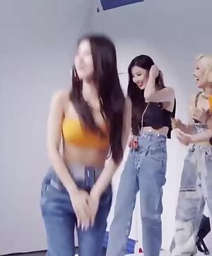 I-DLE - Miyeon cleavage & sexy back