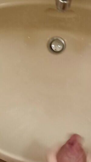 Any girls interested in a shower? 💦