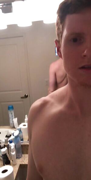 wonder if anyone ever recognizes me 🤷‍♂️