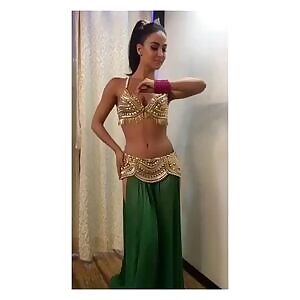 Elli Avram hottest body in Bollywood