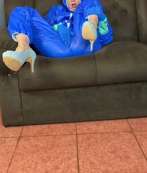 Glove Fetish Clit Rubbing Latex Gloves