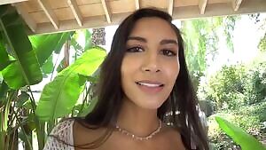 Gorgoeus Gianna getting her skin oiled up