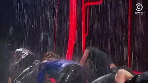 I need to prone bone Hailee Steinfeld