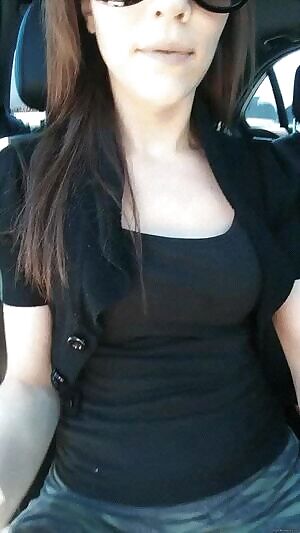 Flashing her pussy in car