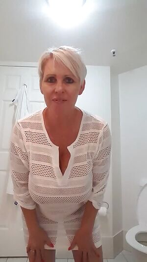 Having a bit of fun in the bathroom showing off my butt and boobs 😉 xx 55yo  🇦🇺