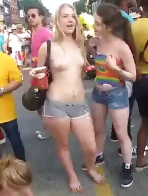 I like girls that like girls