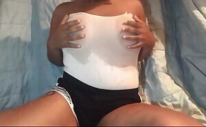 my tanktop isn’t the only thing that’s wet 😇💦