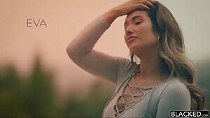 Eva Lovia - Catching up