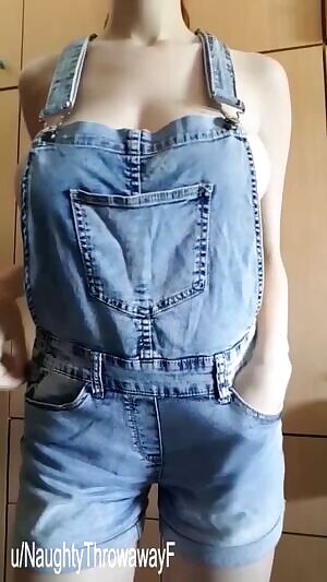 Who knew dungarees could be sexy!