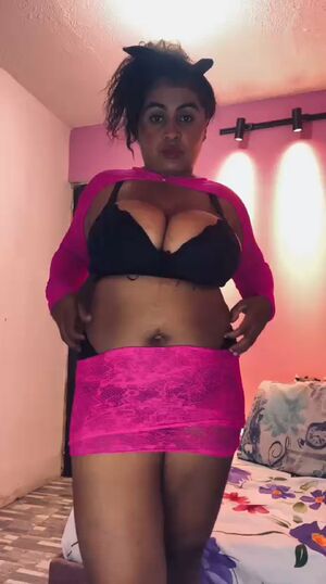 Nothing Underneath Big Tits Camgirl Chaturbate