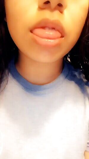 Love playing with cum in my mouth 👄💦