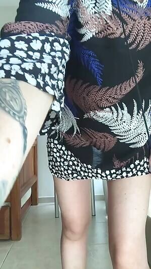 quick peek a boo! Would you kiss my ass or pussy first? 💕