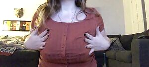 Another big titty drop or you. 💕