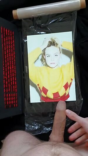 Elle Fanning cumtribute