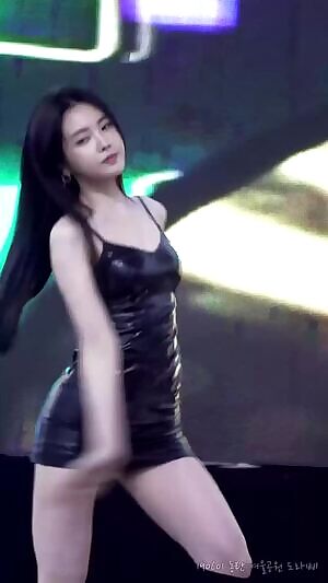 Kpop star Naeun has a perfect body